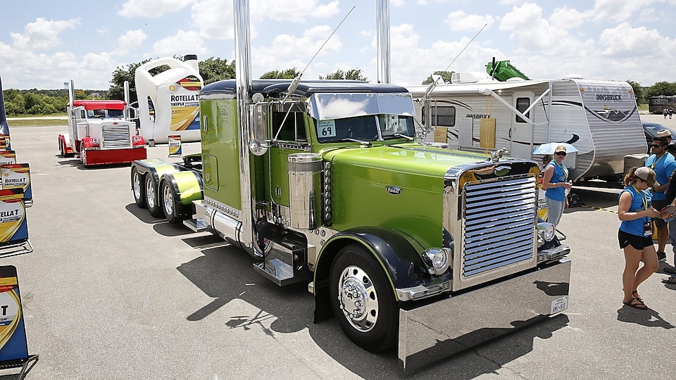 5TH Place  - Tractor Division Caleb Eilers 2000 379 Peterbilt Odessa, Texas