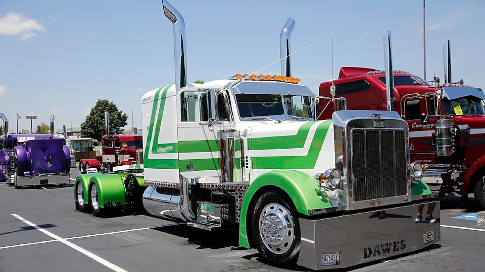 5th Place Classic Division - Joel Dawes - Waterford, WI - 2014 Kenworth T660
