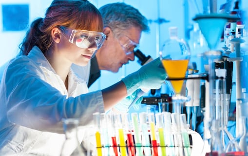 women-working-in-lab-1