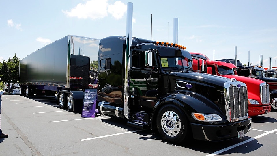 5th Place Tractor/Trailer Division - Chad Berry - Medford, WI - 2012 Peterbilt 386; 2017 Mac with Curtain
