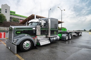 Photo of Douglas P's vehicle, 2022  W900L