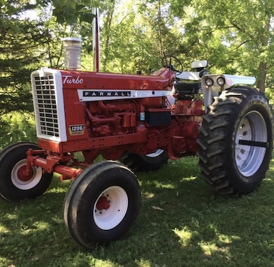 Photo of Veronica B's vehicle, 1966 International Harvester Farmall 1206