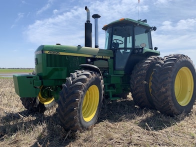 AJ Lauer 1989 John Deere 4955